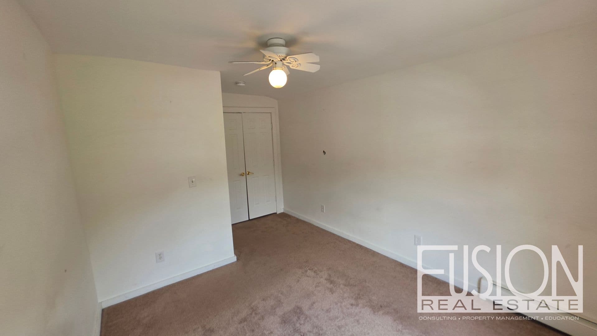 Burlington House: 446 Colchester Avenue