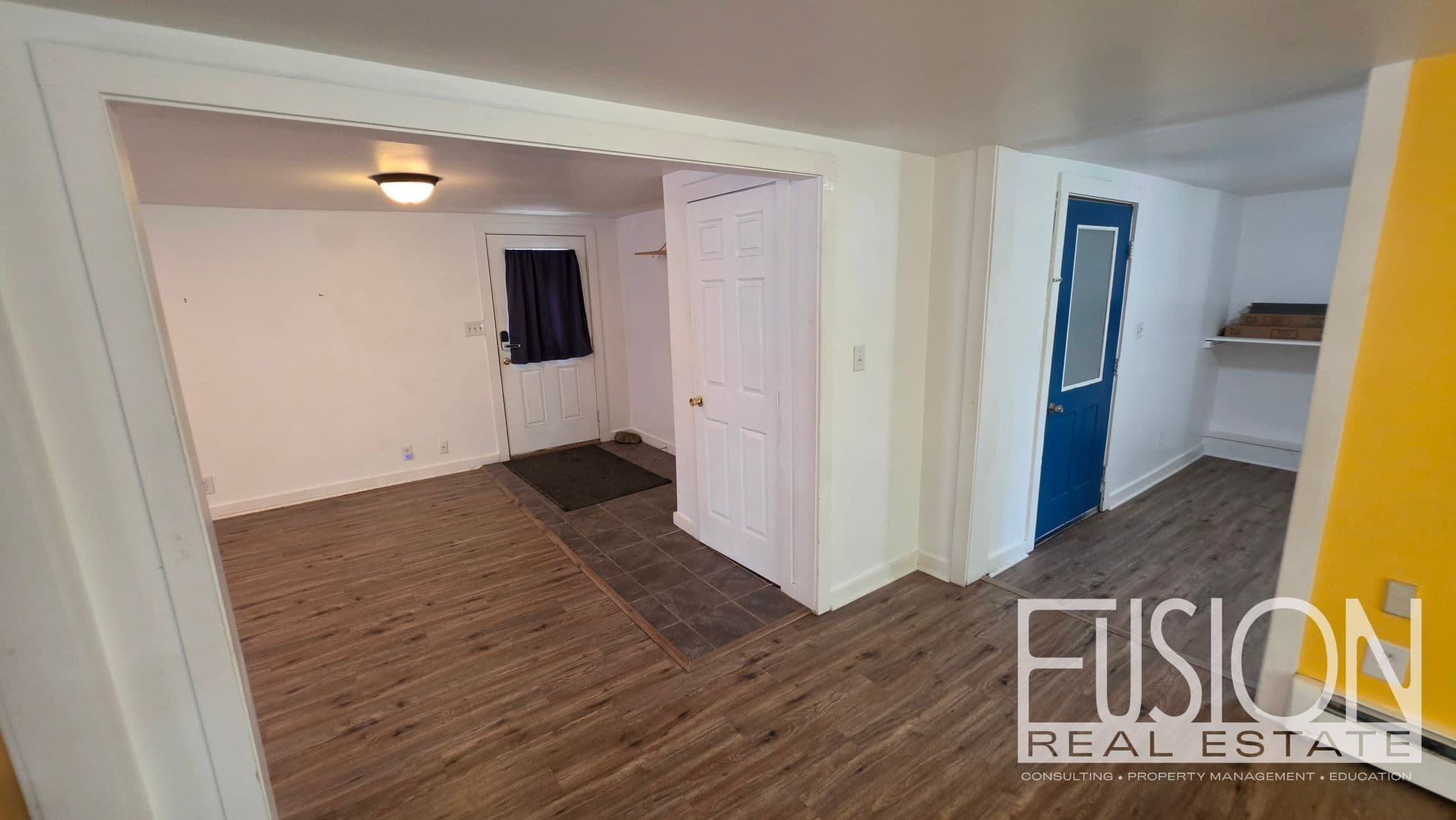 Burlington House: 446 Colchester Avenue