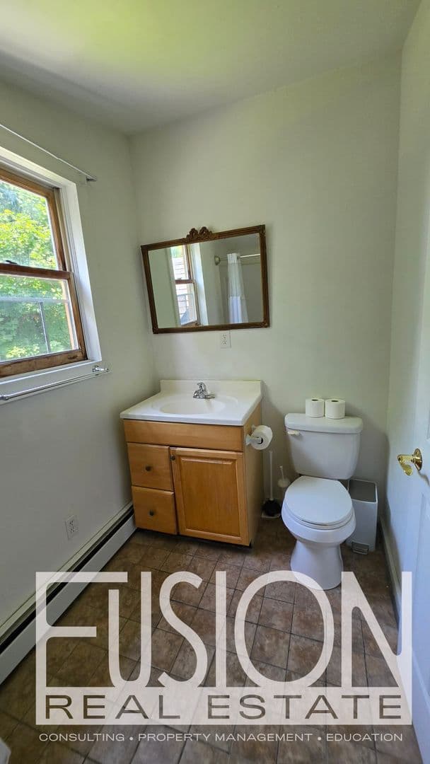 Burlington House: 446 Colchester Avenue