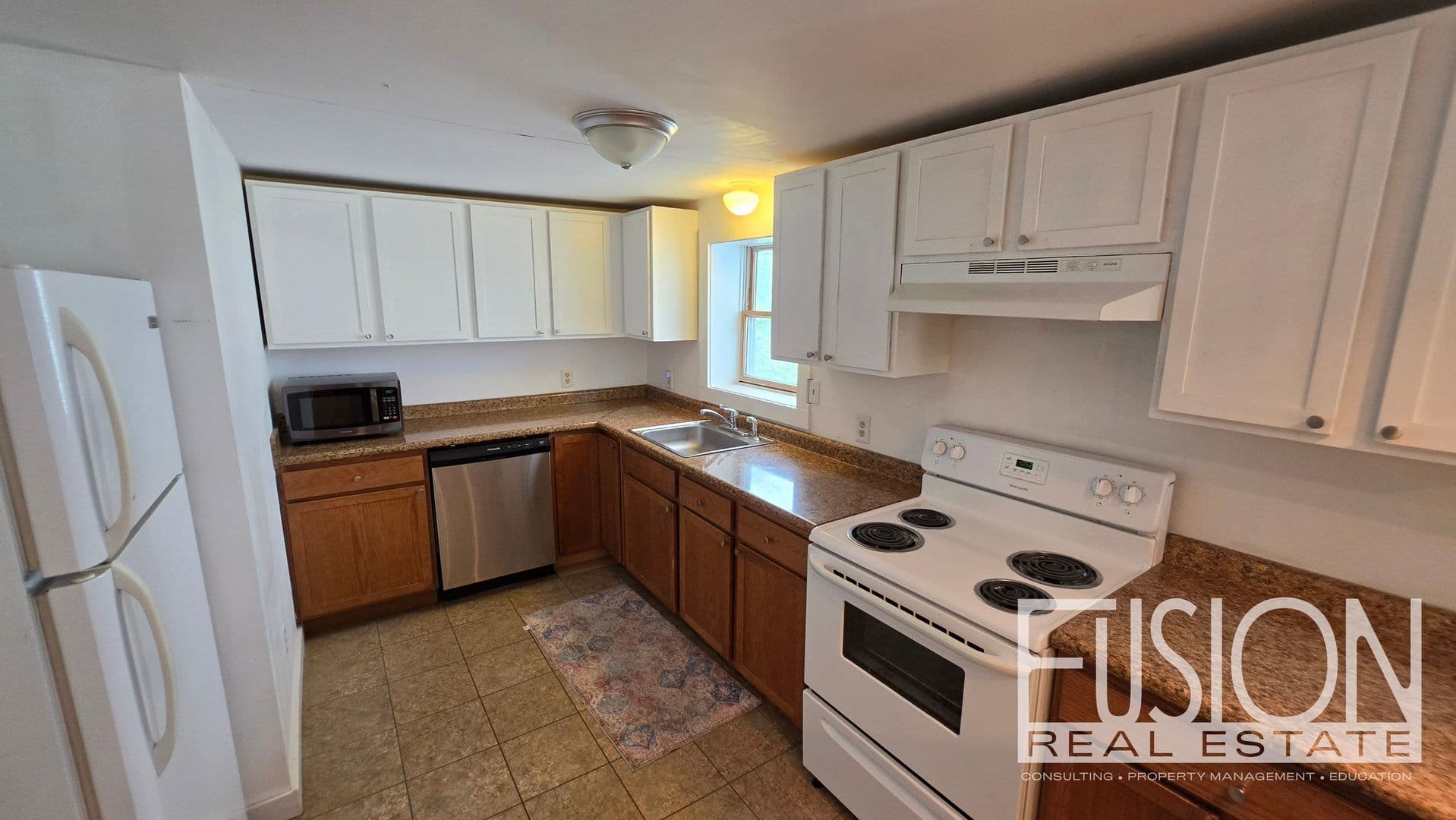 Burlington House: 446 Colchester Avenue