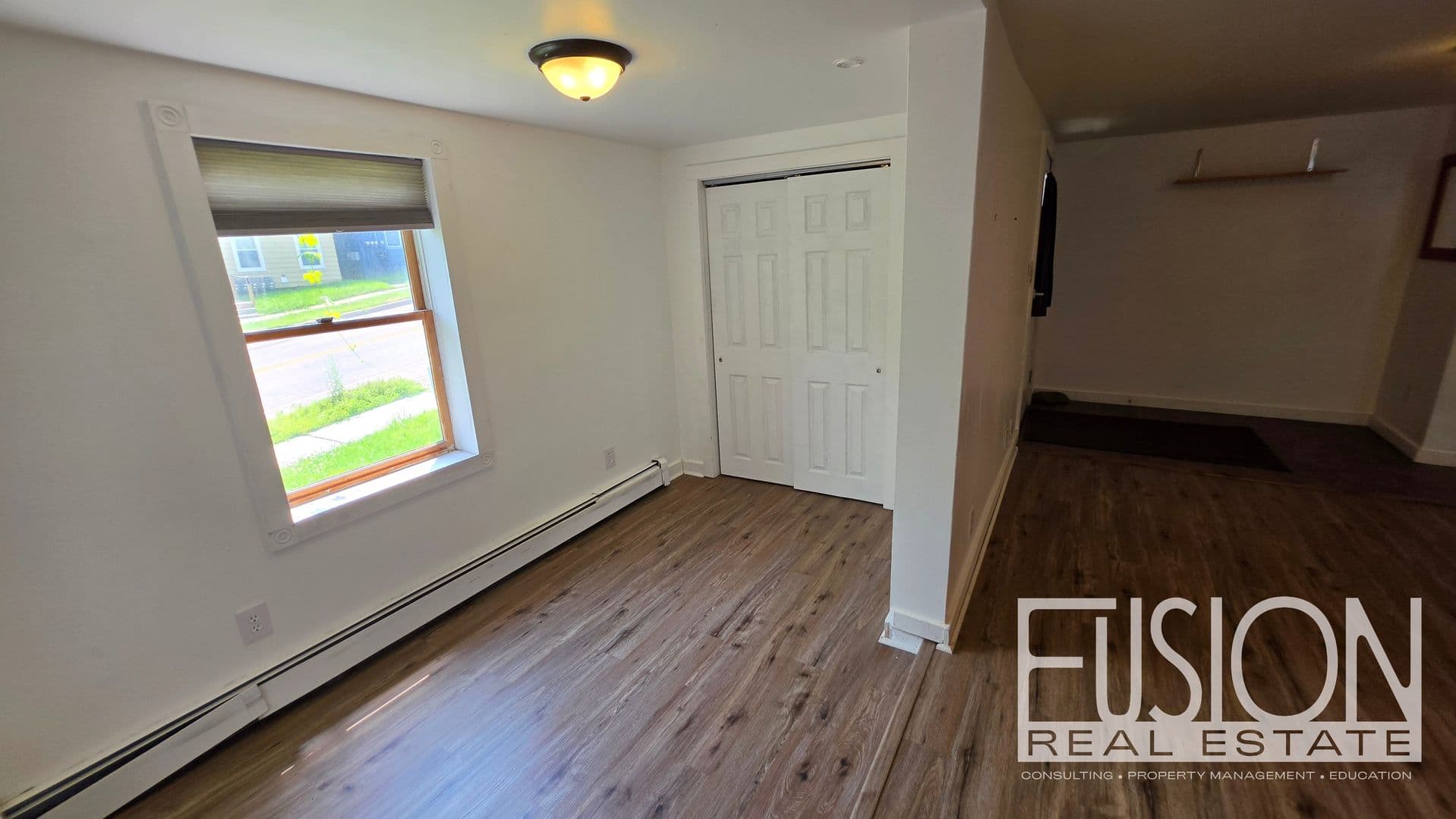 Burlington House: 446 Colchester Avenue