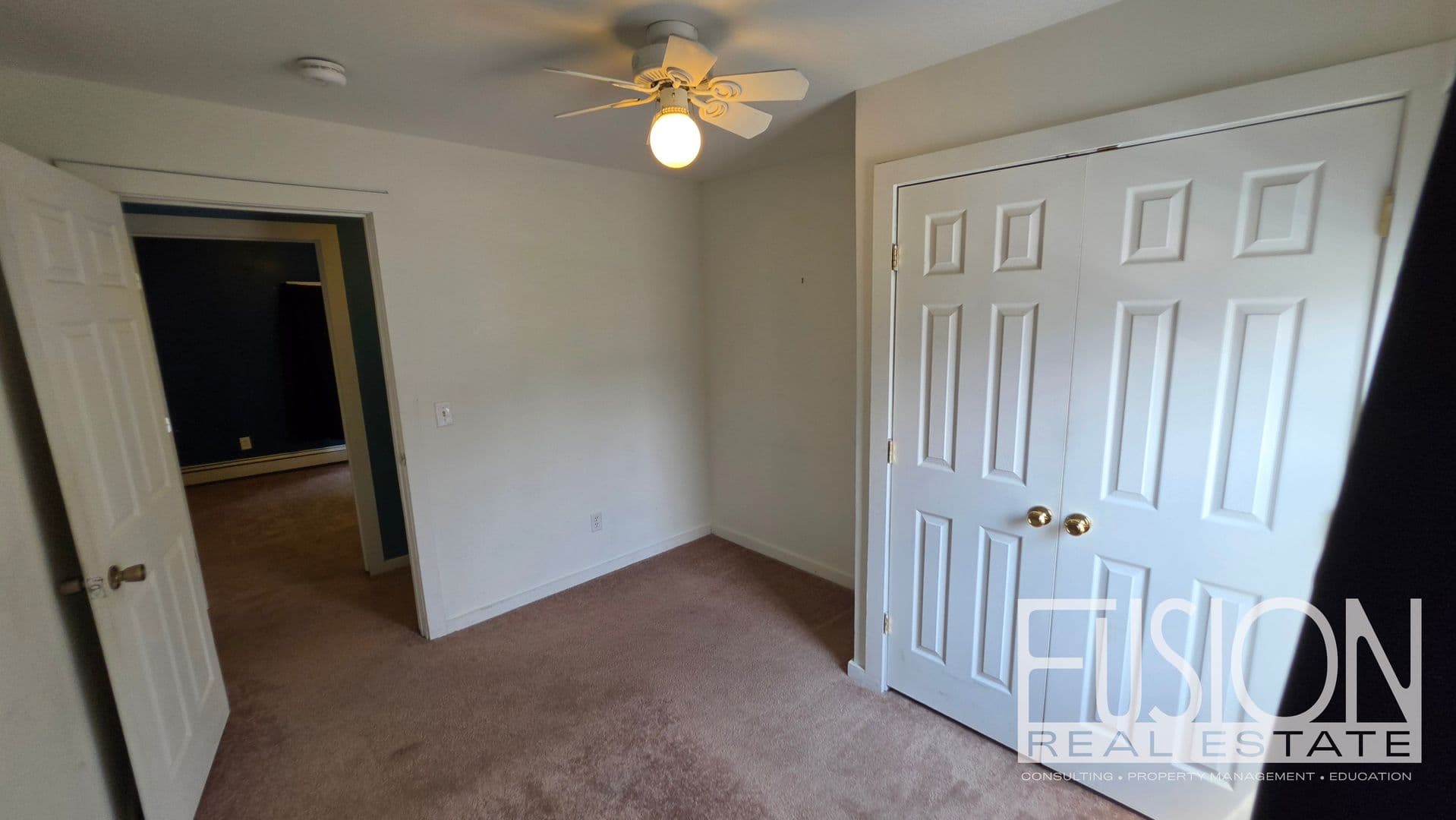 Burlington House: 446 Colchester Avenue