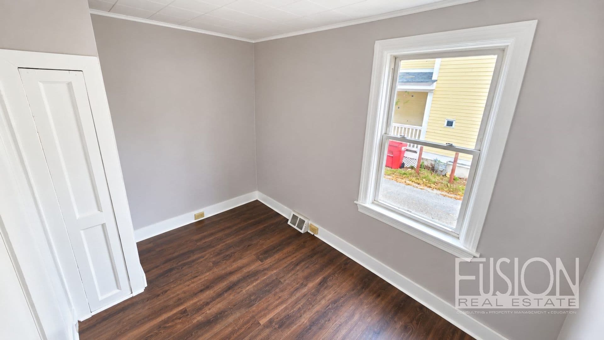 Burlington Apartment: 46 Lafountain Street