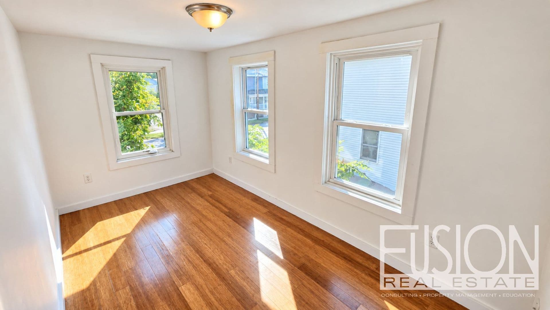 Burlington Apartment: 340 Manhattan Drive