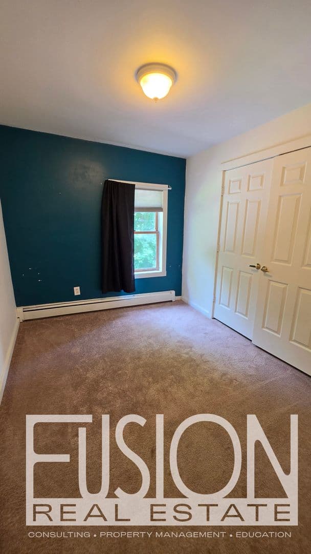 Burlington House: 446 Colchester Avenue
