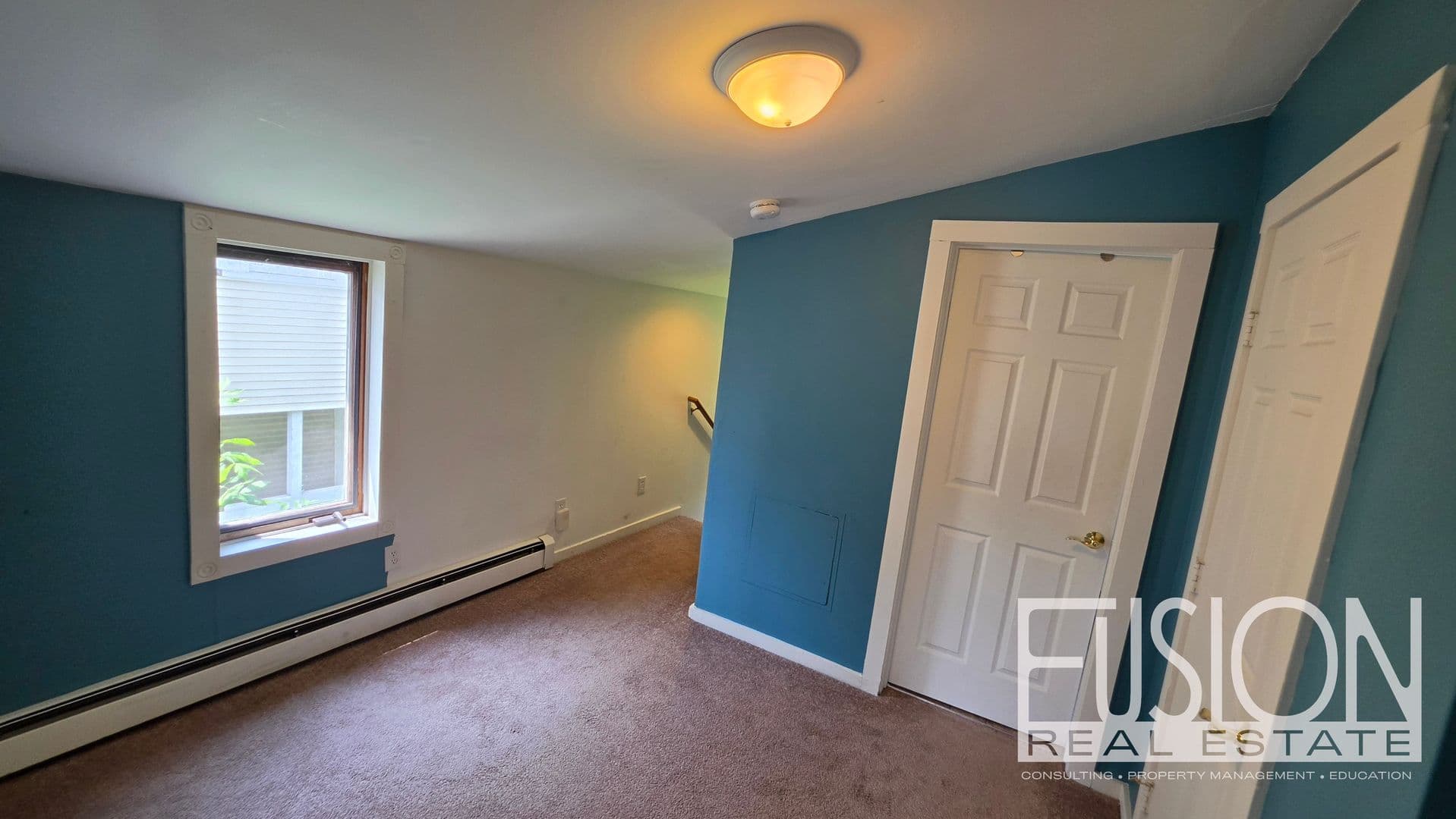 Burlington House: 446 Colchester Avenue