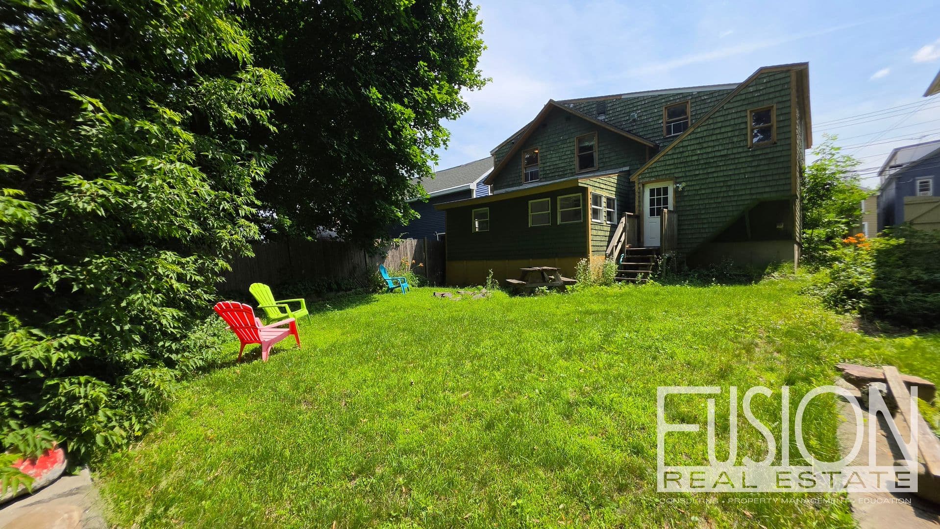 Burlington House: 446 Colchester Avenue