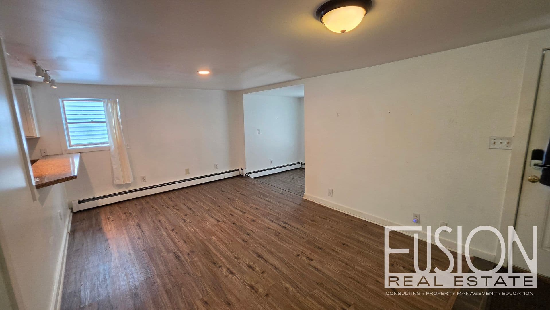 Burlington House: 446 Colchester Avenue