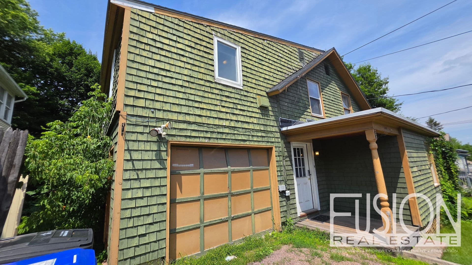 Burlington House: 446 Colchester Avenue