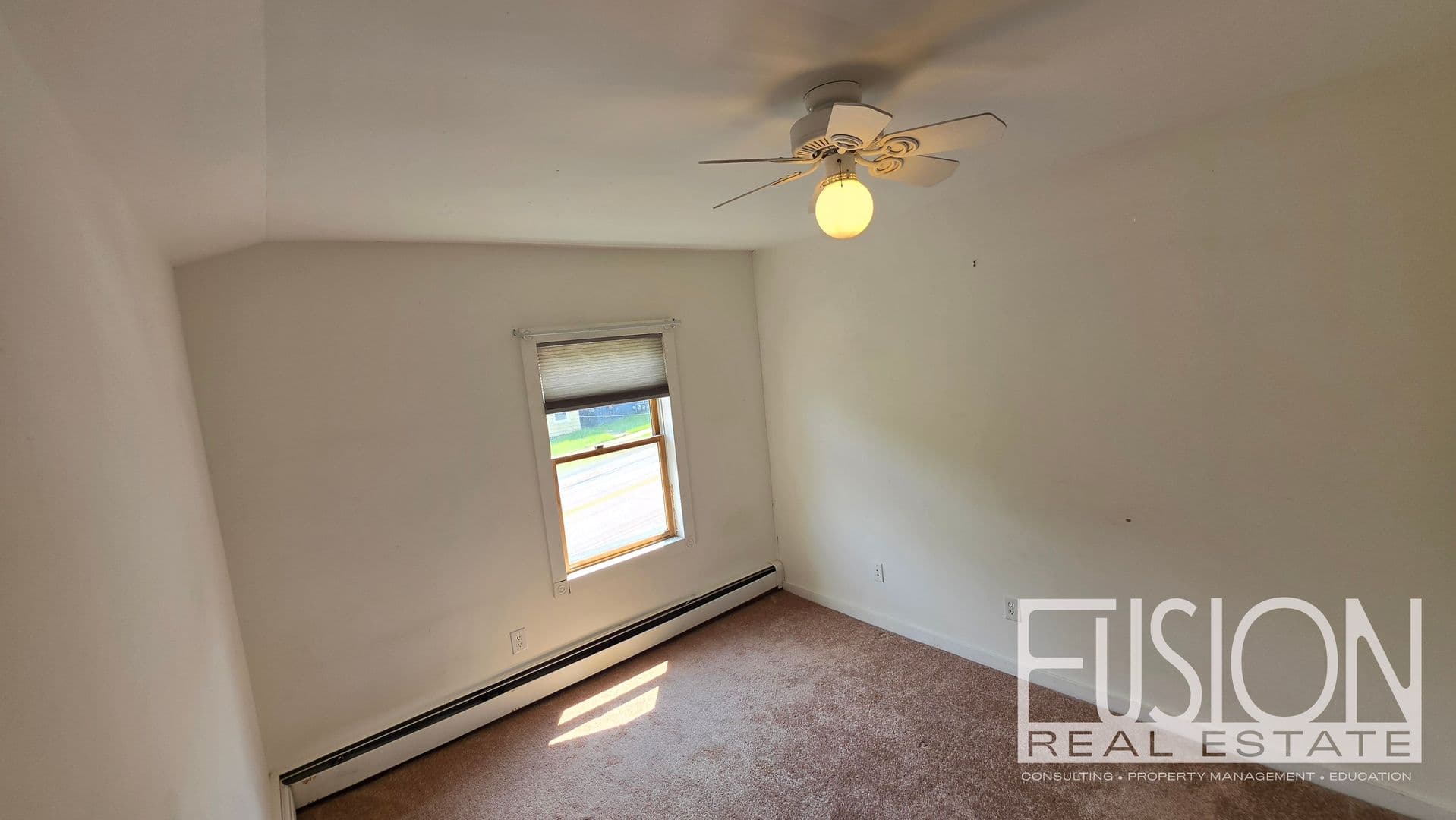 Burlington House: 446 Colchester Avenue
