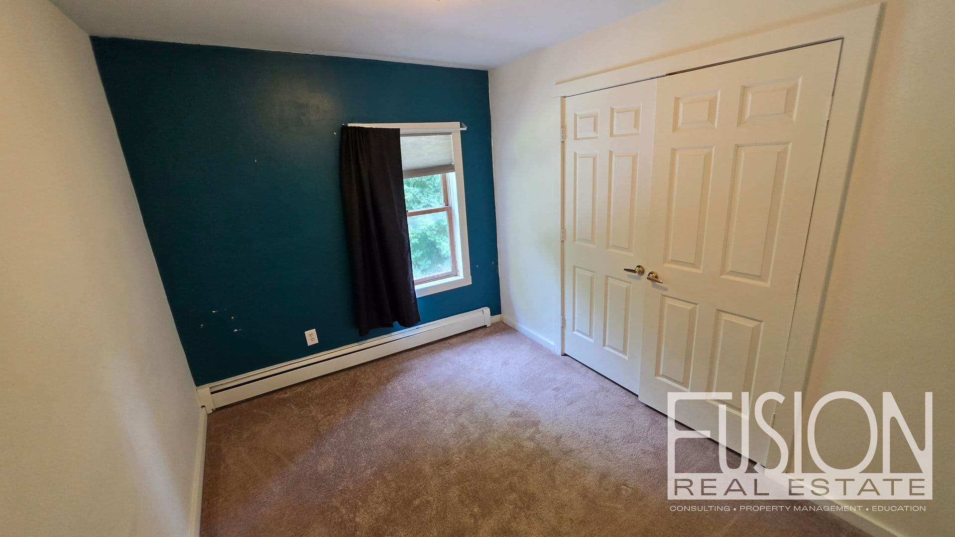 Burlington House: 446 Colchester Avenue
