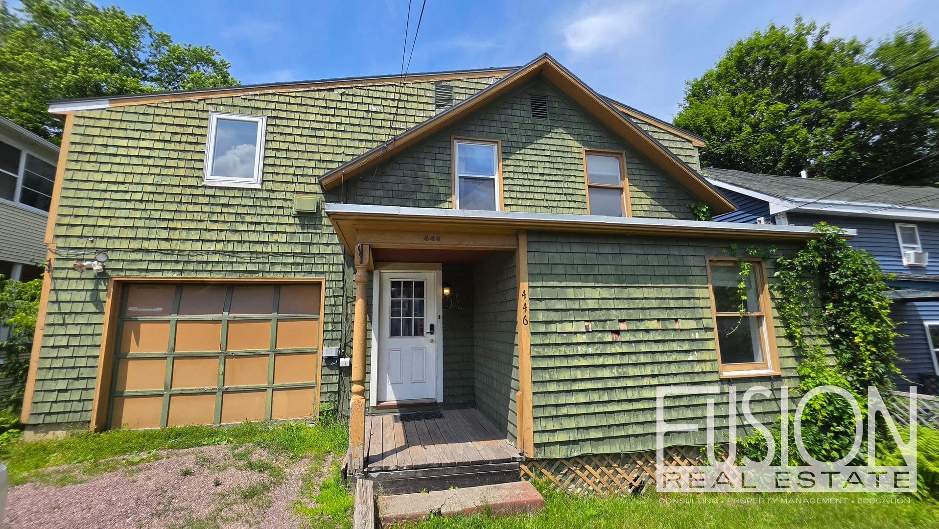 Burlington House: 446 Colchester Avenue