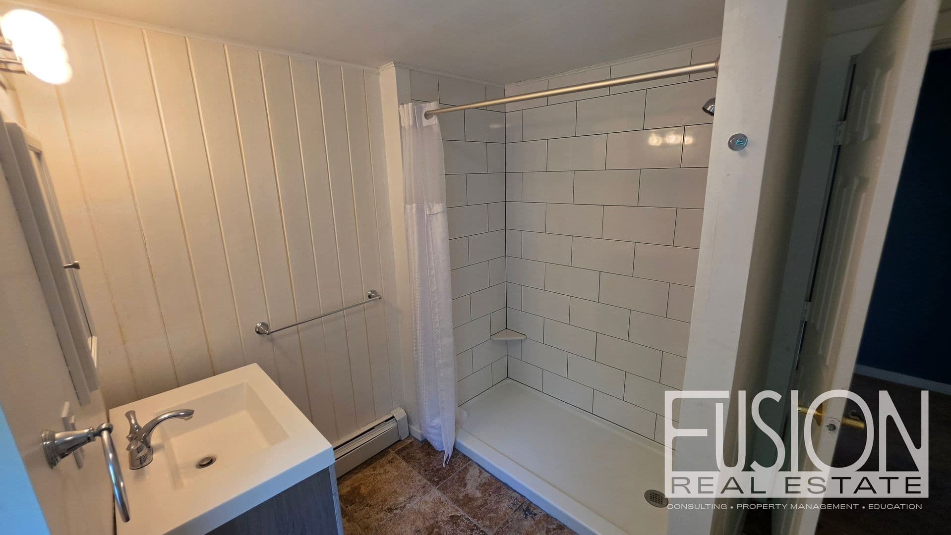 Burlington House: 446 Colchester Avenue