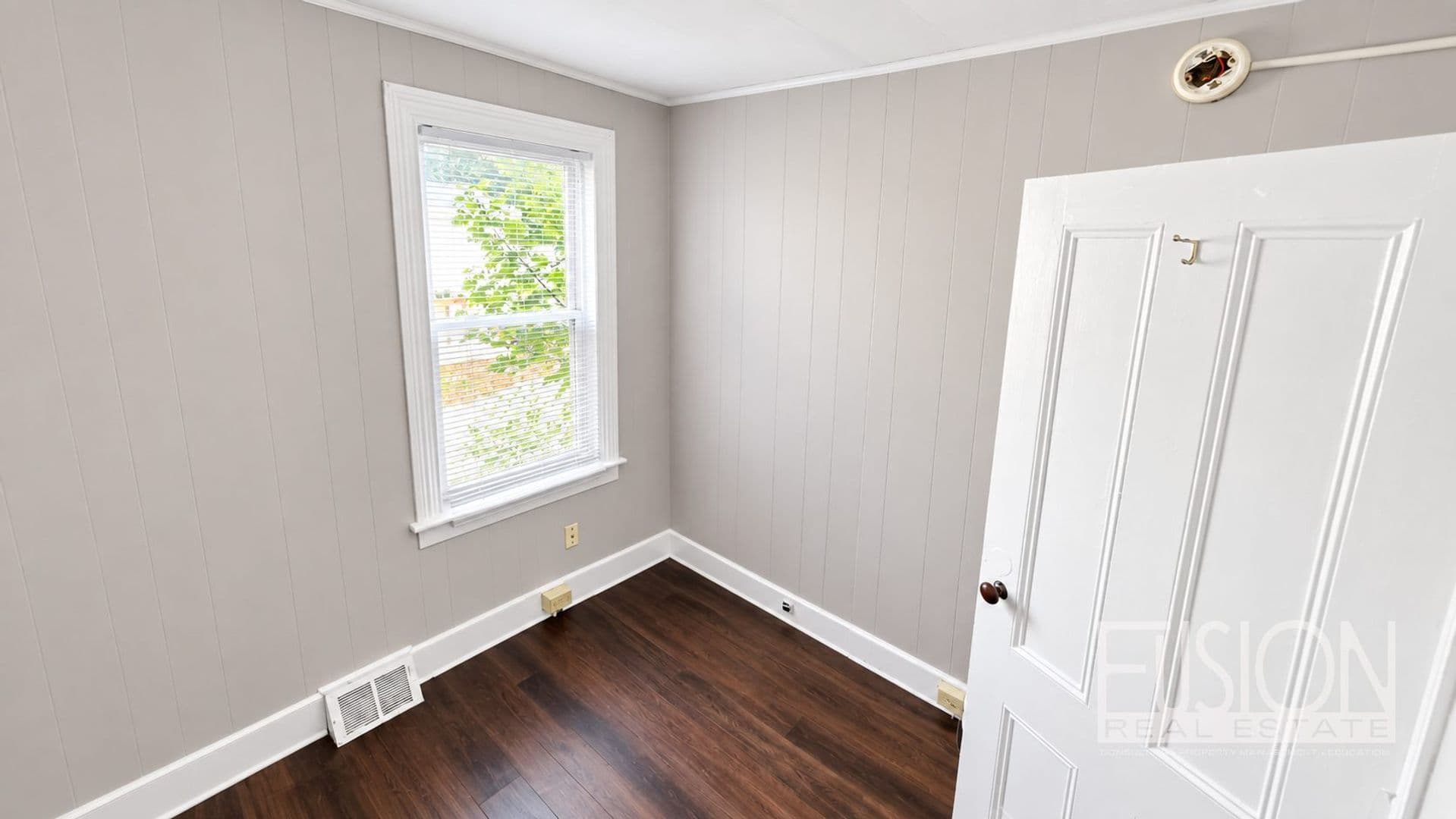 Burlington Apartment: 46 Lafountain Street