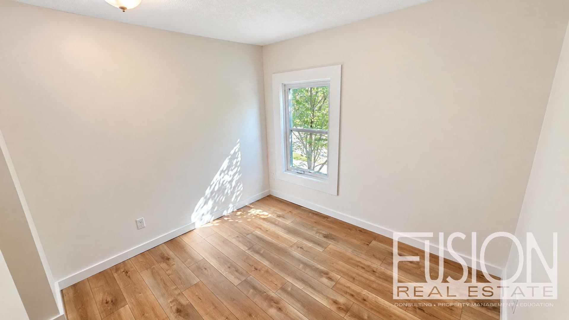 Burlington Apartment: 340 Manhattan Drive