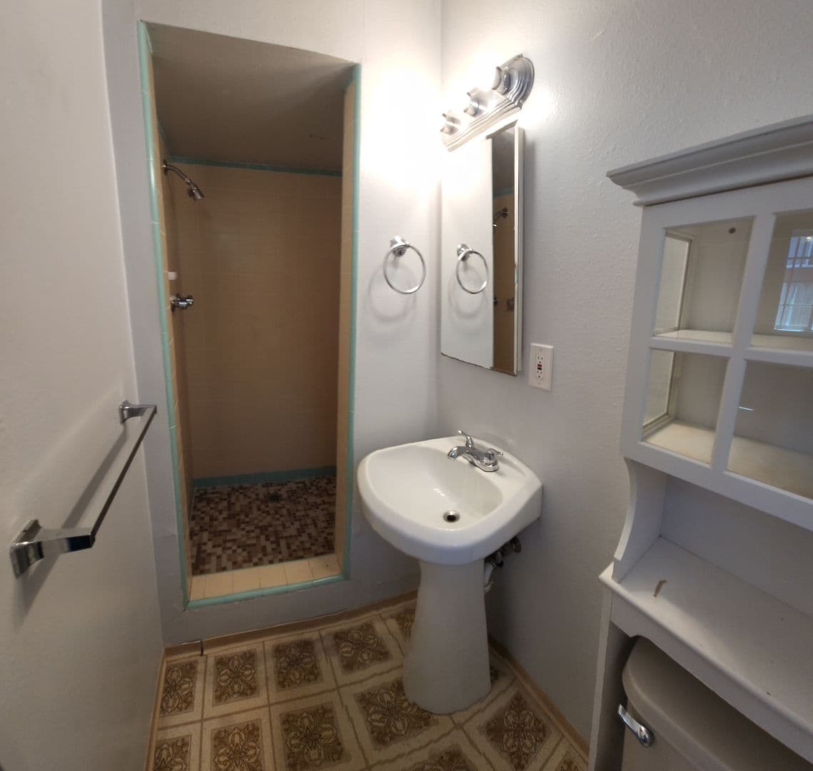 San Luis Obispo House: 147 Cerro Romauldo***