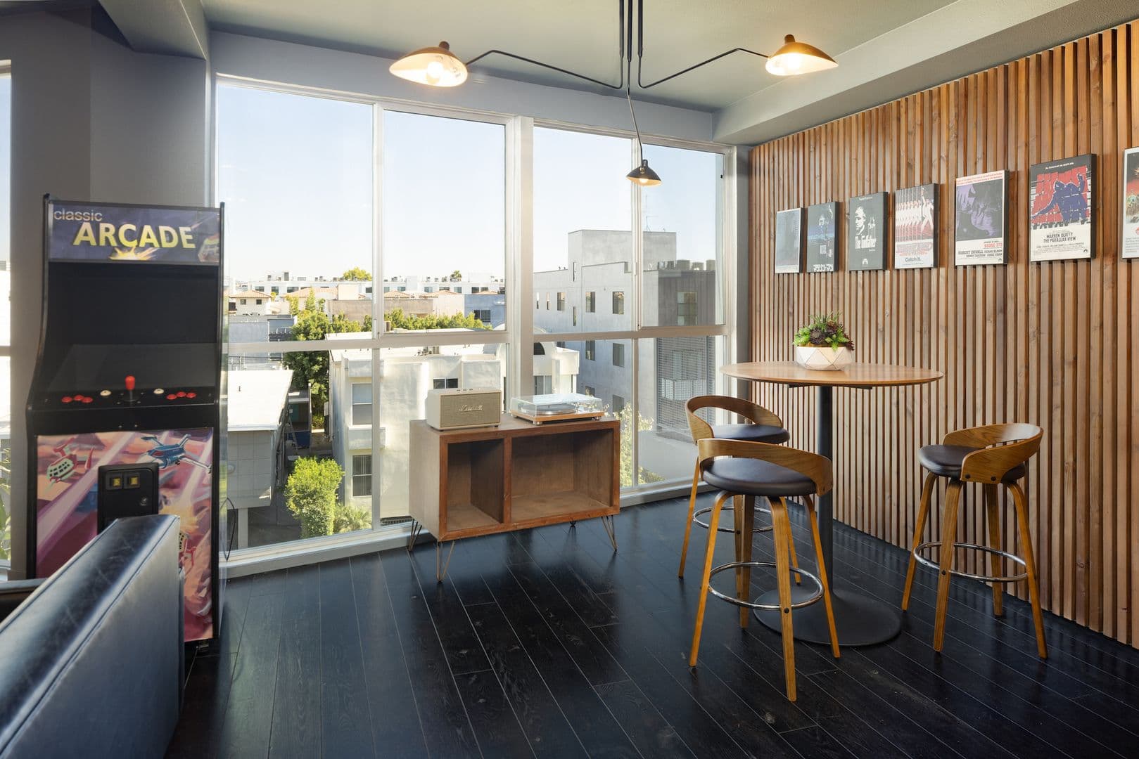 Los Angeles Apartment: 733 N Hudson Avenue