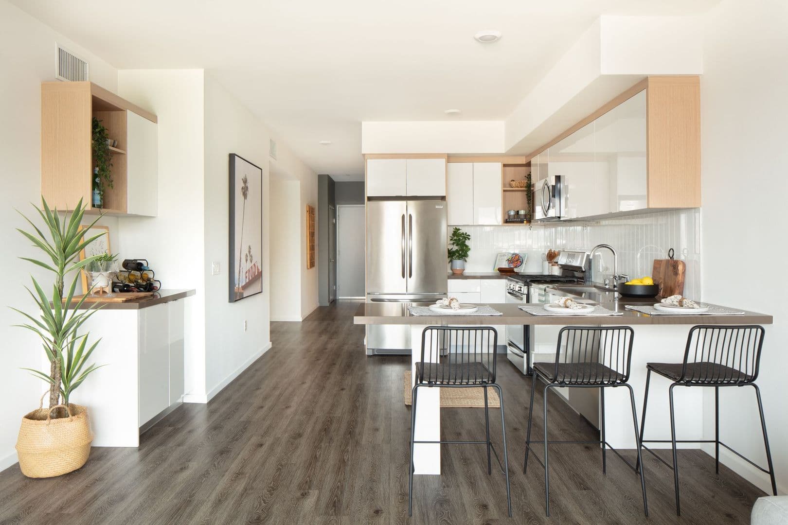 Los Angeles Apartment: 11830 Courtleigh Drive
