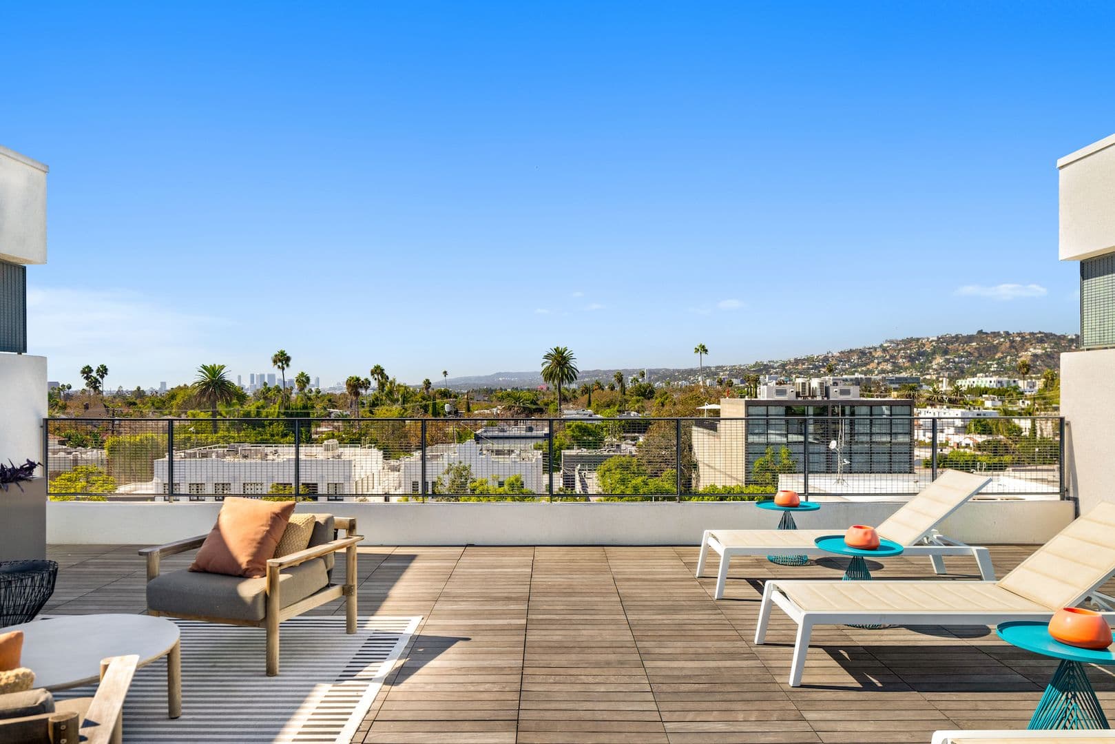 Los Angeles Apartment: 733 N Hudson Avenue