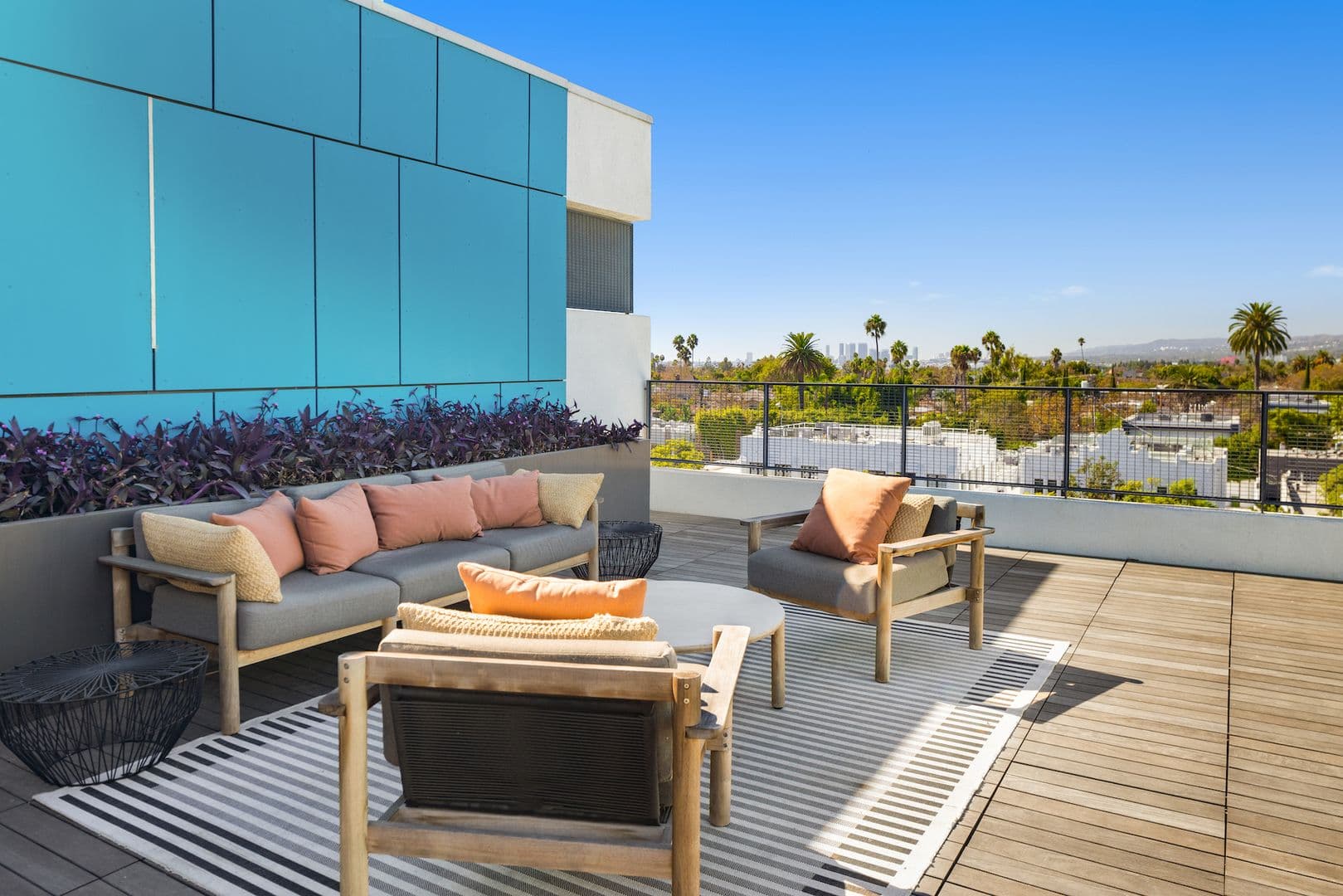 Los Angeles Apartment: 733 N Hudson Avenue