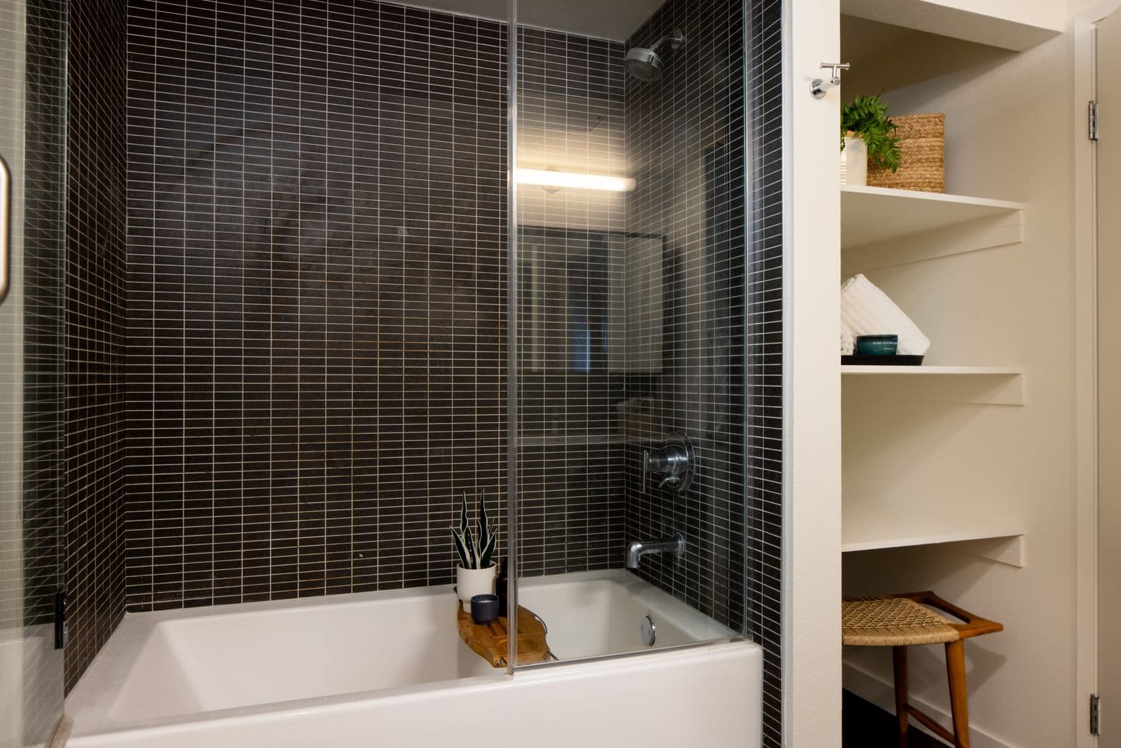 Los Angeles Apartment: 733 N Hudson Avenue