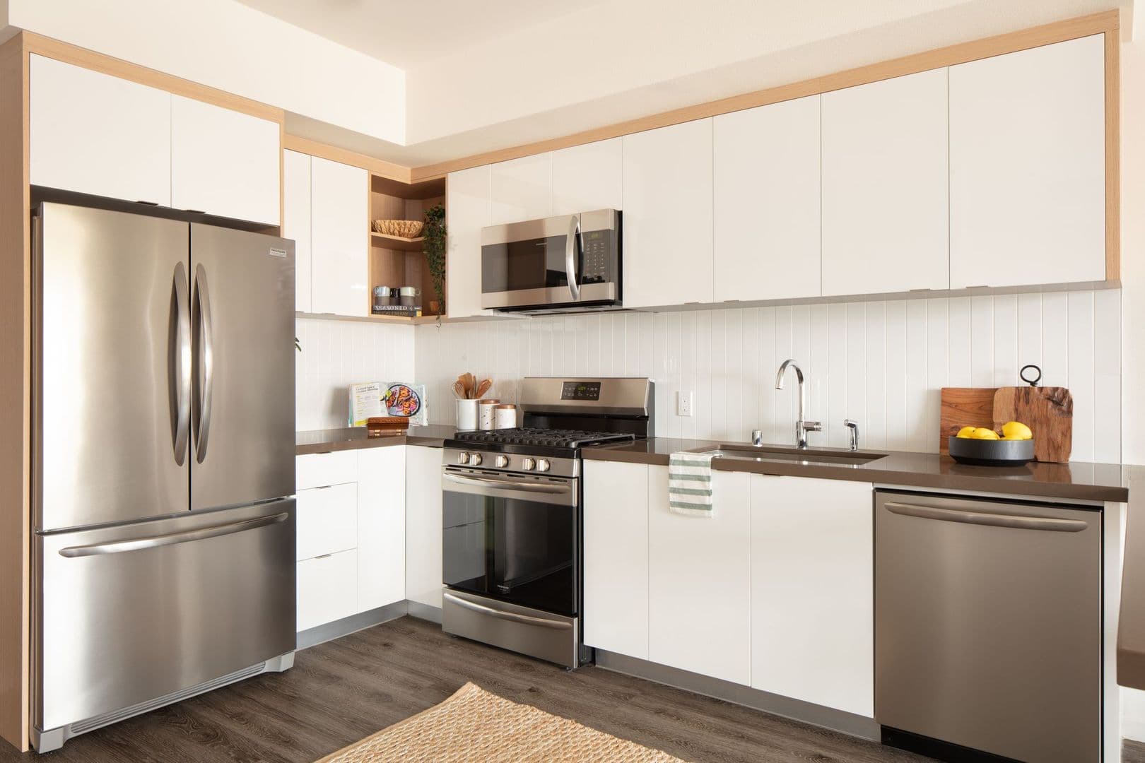 Los Angeles Apartment: 11830 Courtleigh Drive