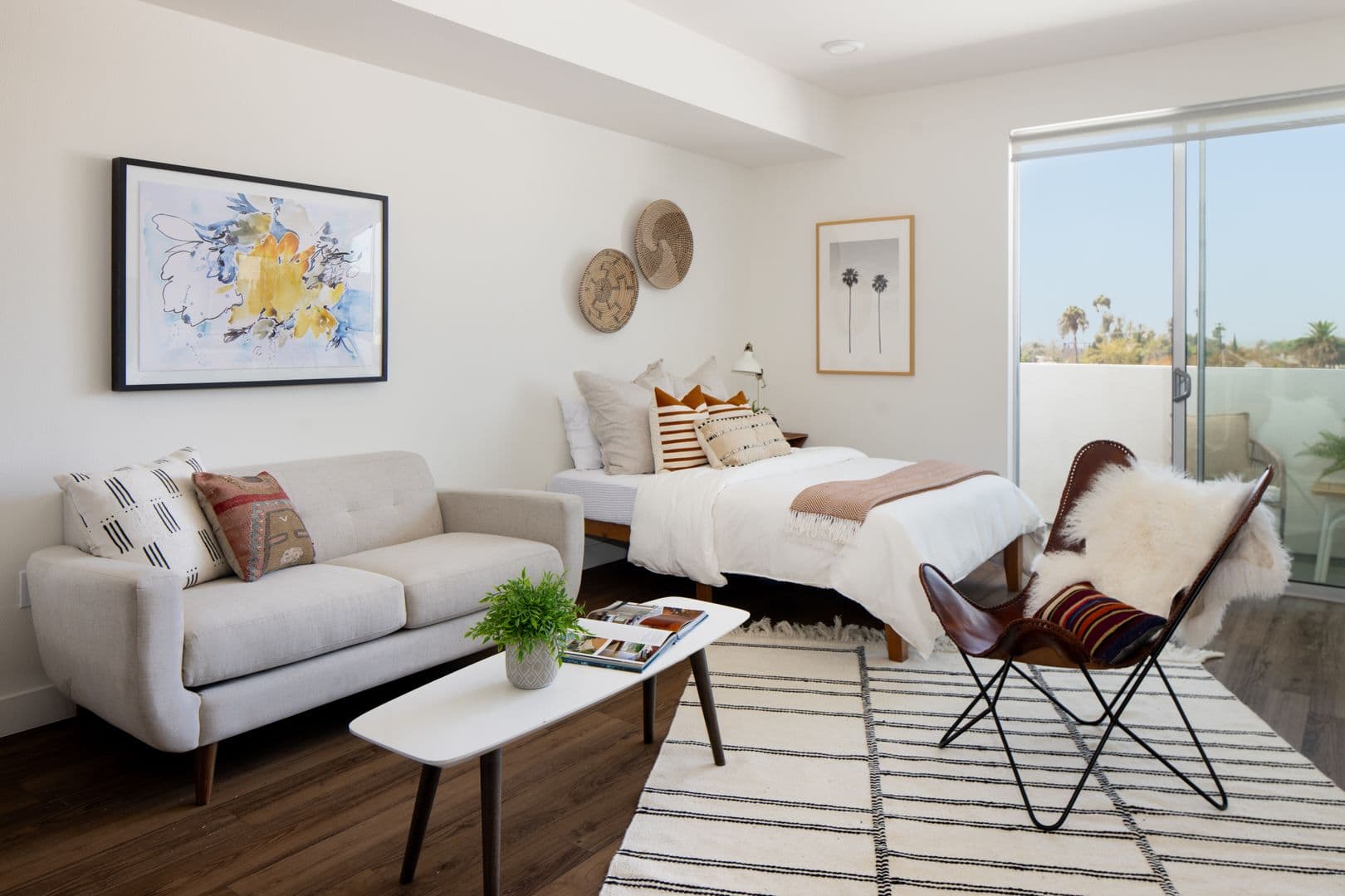 Los Angeles Apartment: 733 N Hudson Avenue
