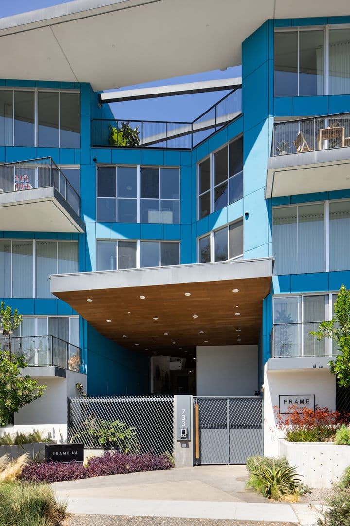 Los Angeles Apartment: 733 N Hudson Avenue