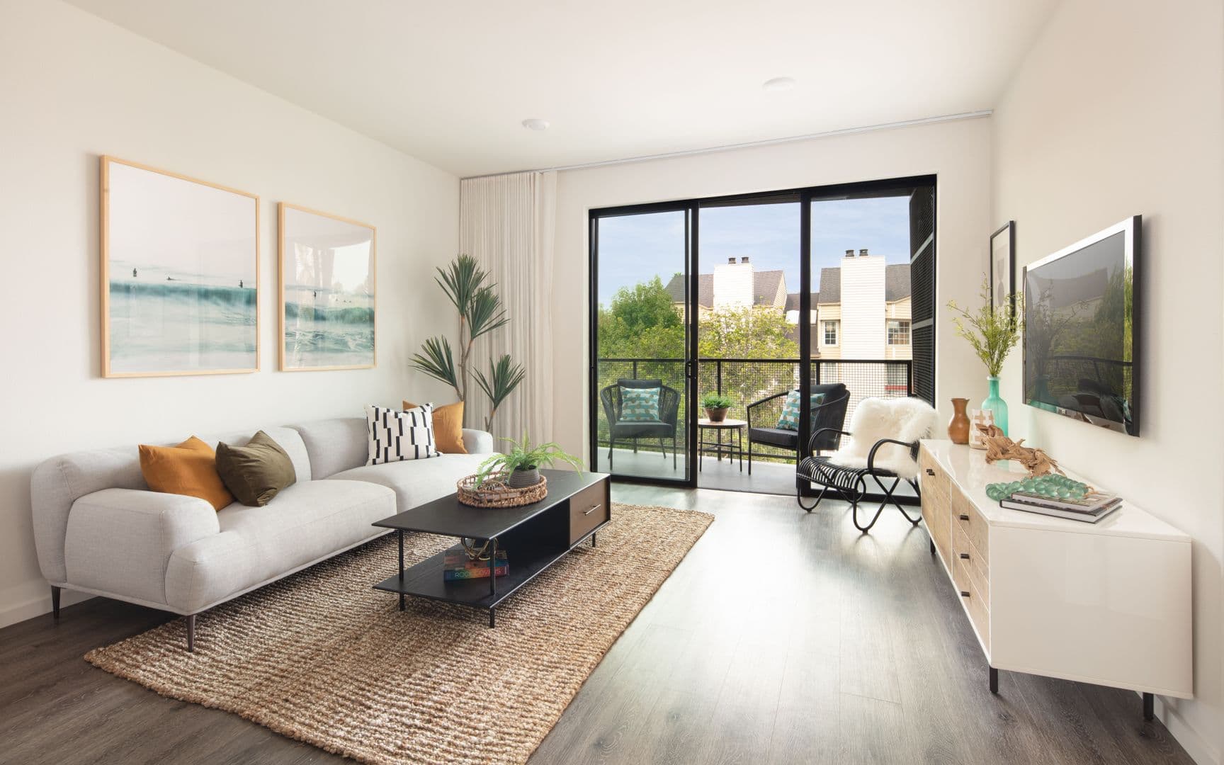 Los Angeles Apartment: 11830 Courtleigh Drive