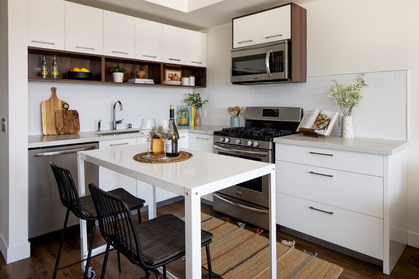 Los Angeles Apartment: 733 N Hudson Avenue