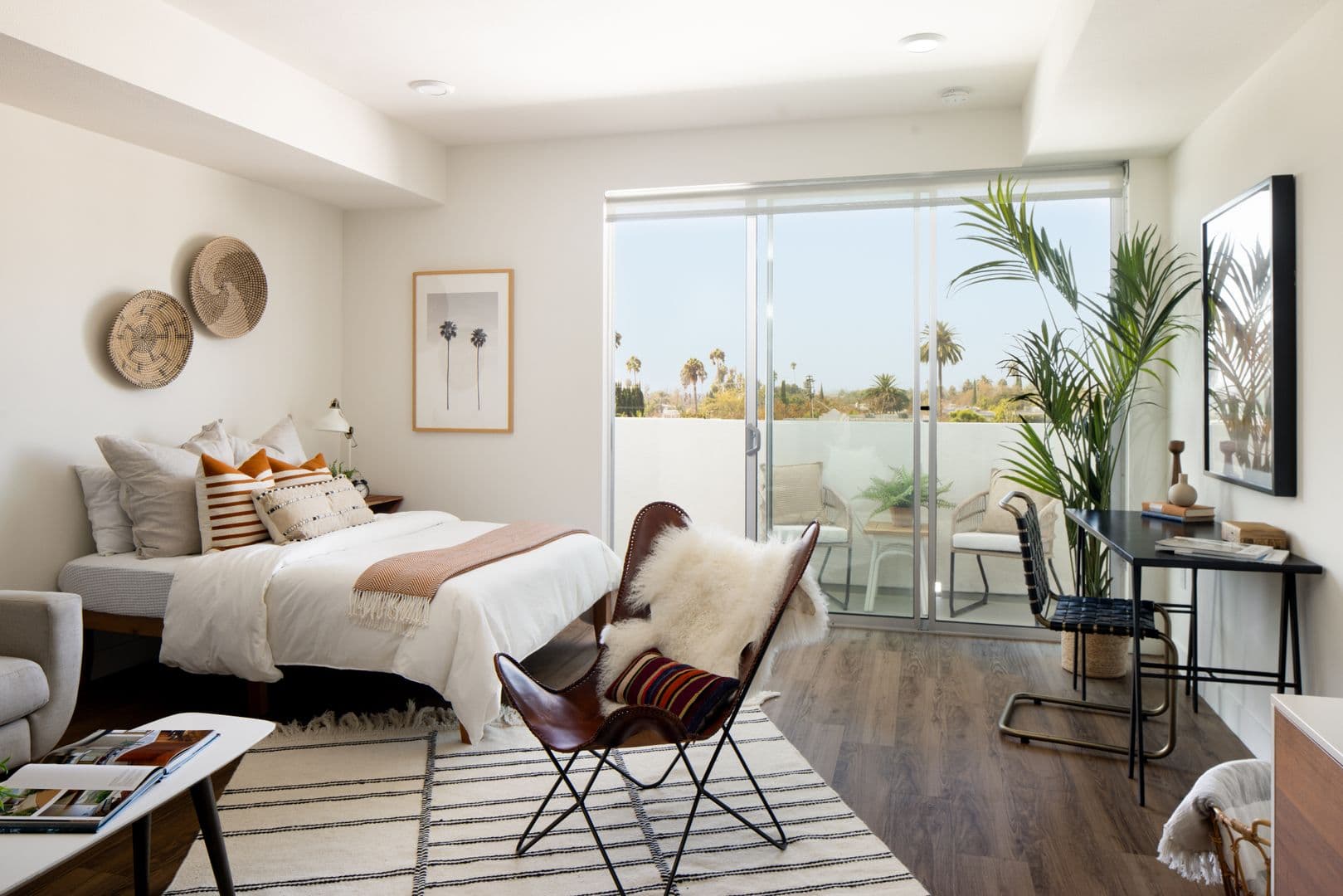 Los Angeles Apartment: 733 N Hudson Avenue