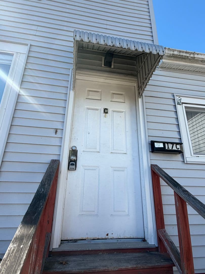 Rochester Apartment: 17 Knight Street