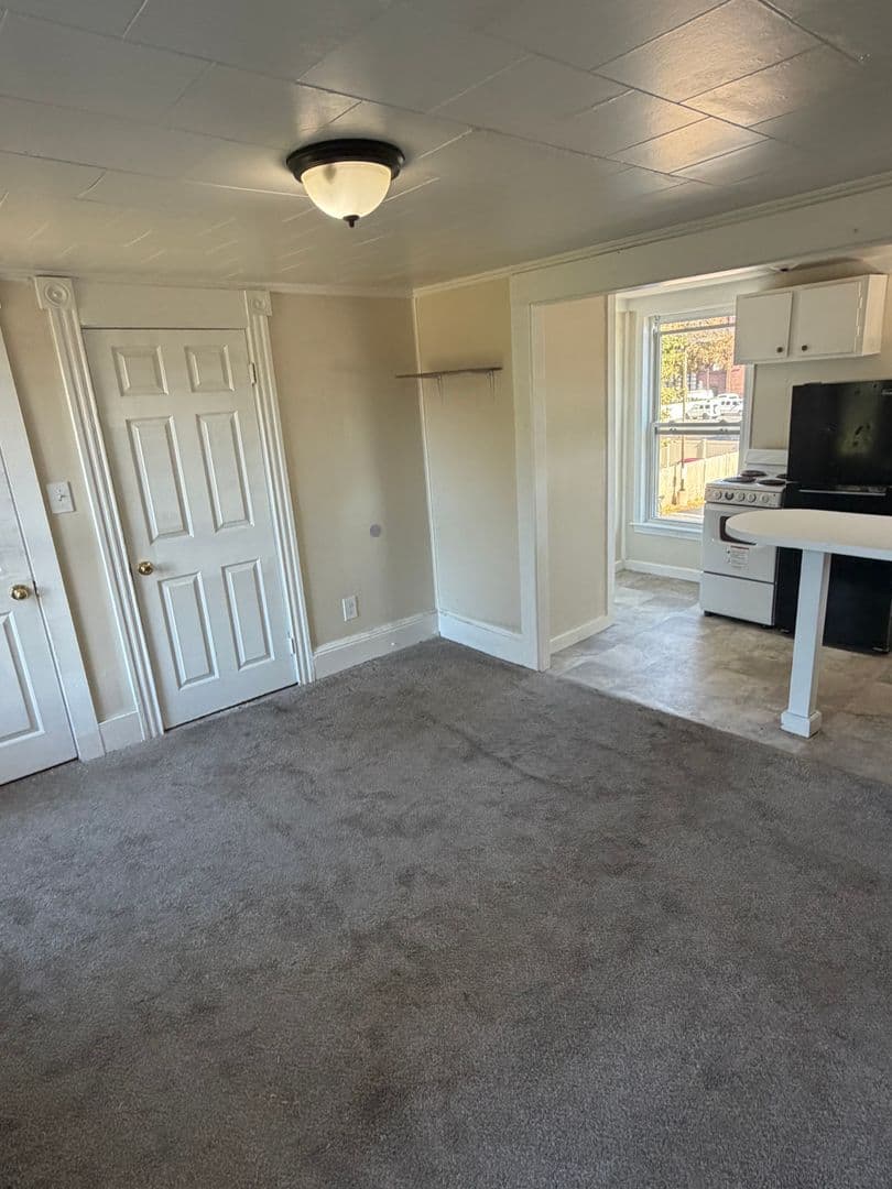 Rochester Apartment: 17 Knight Street