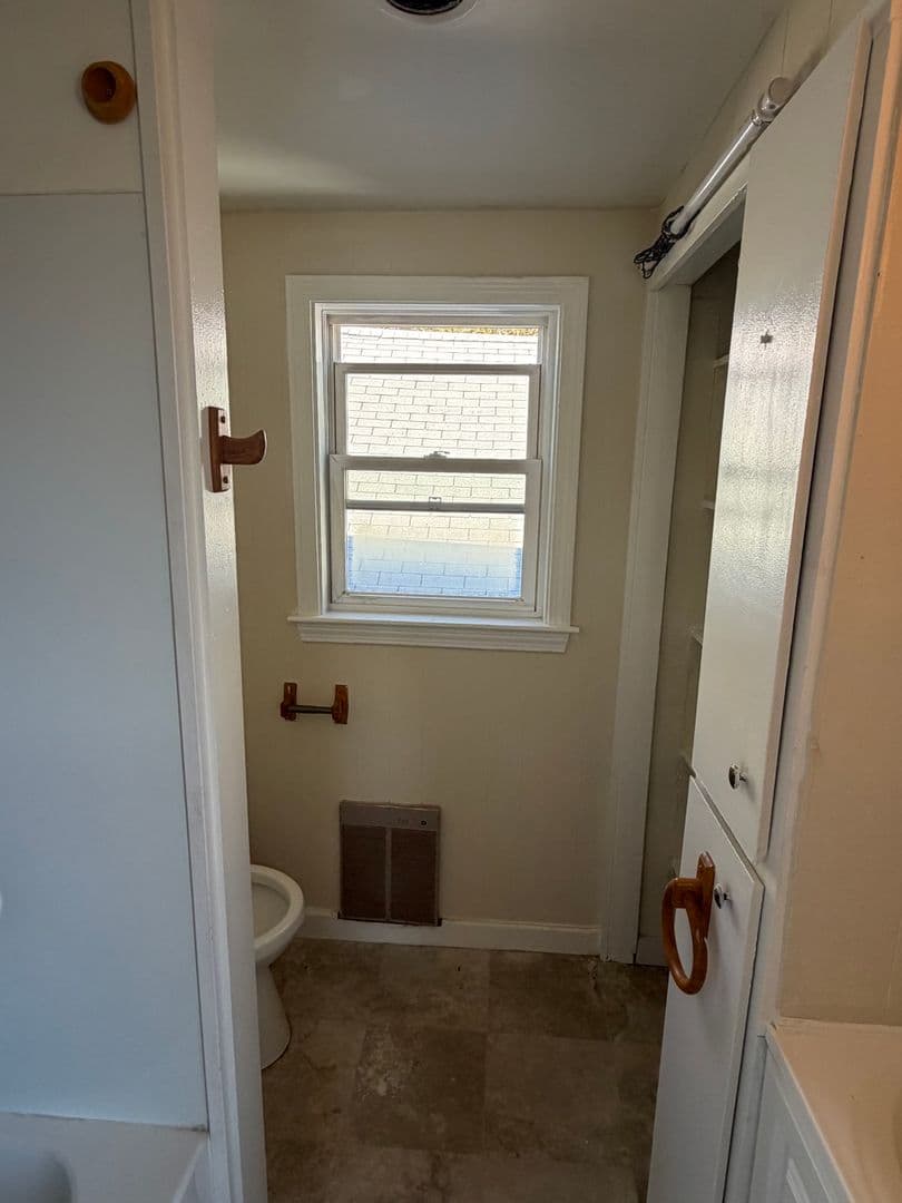 Rochester Apartment: 17 Knight Street