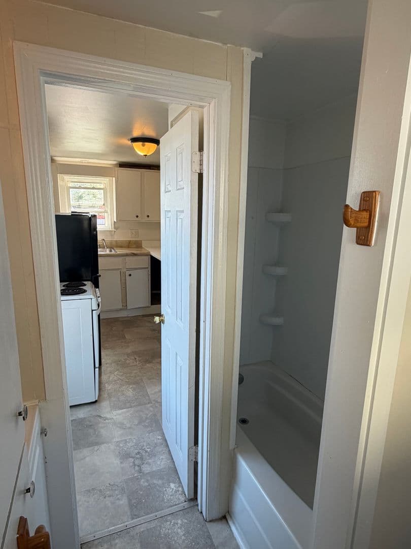 Rochester Apartment: 17 Knight Street