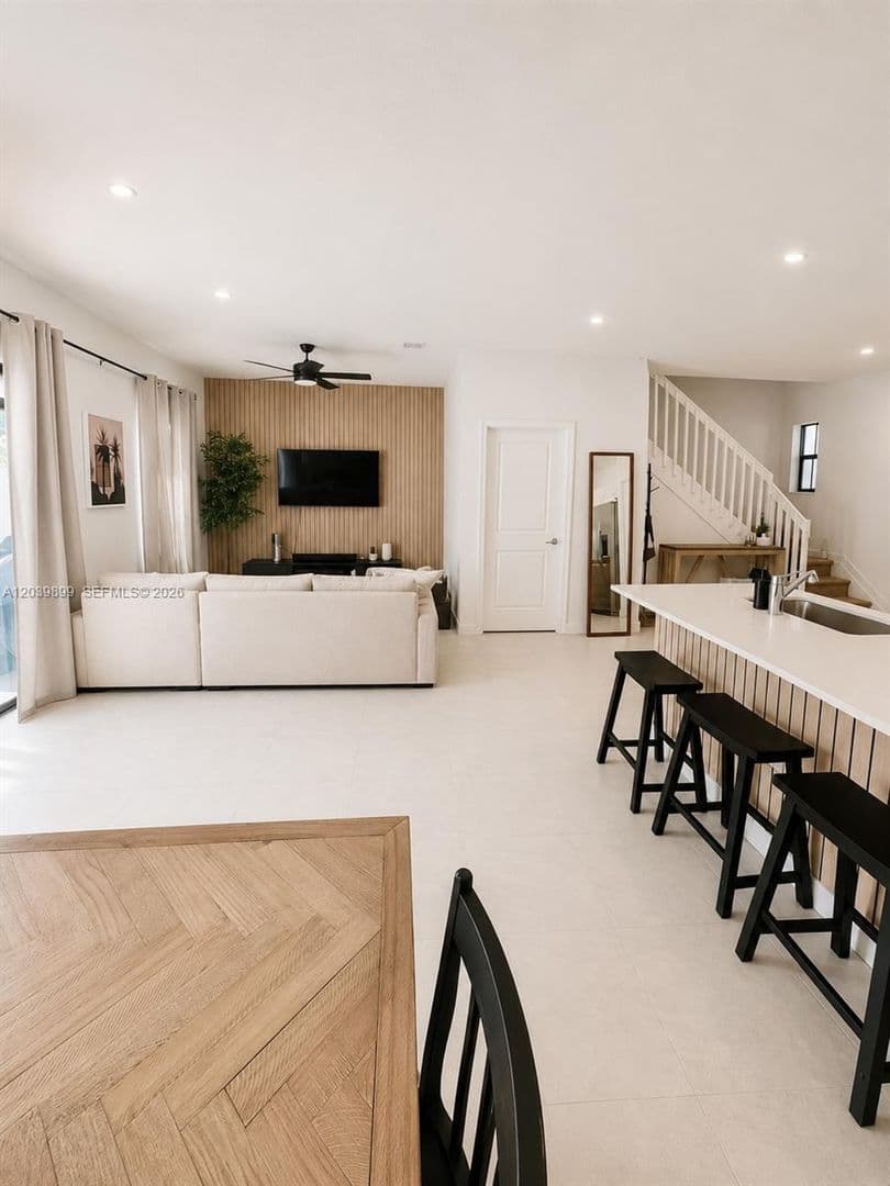 MIAMI GARDENS House: 452 NW 203RD TER