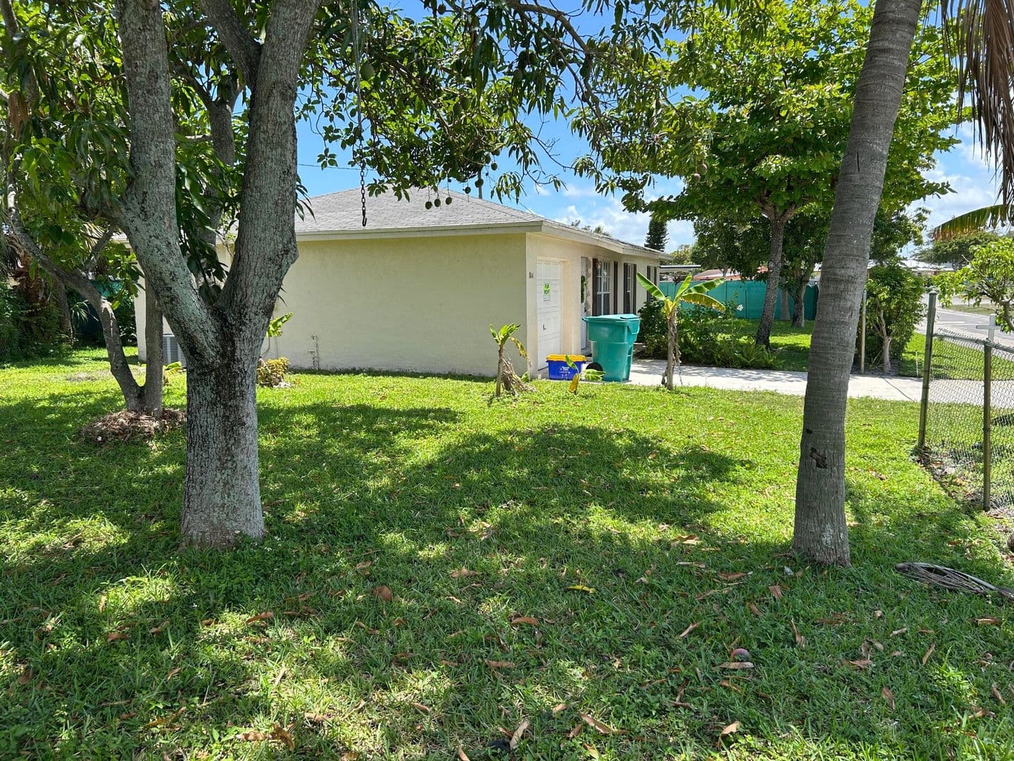 BOYNTON BEACH House: 806 NW 1ST ST