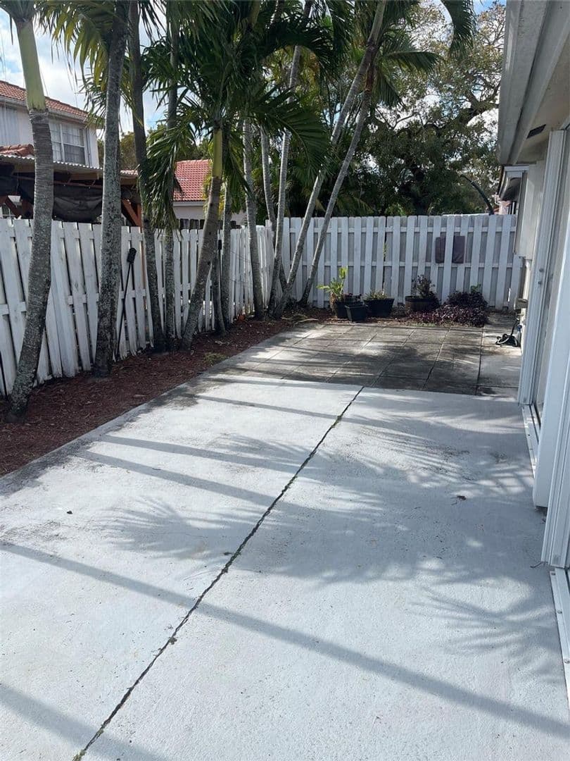 PLANTATION House: 13412 NW 5TH PL #13412