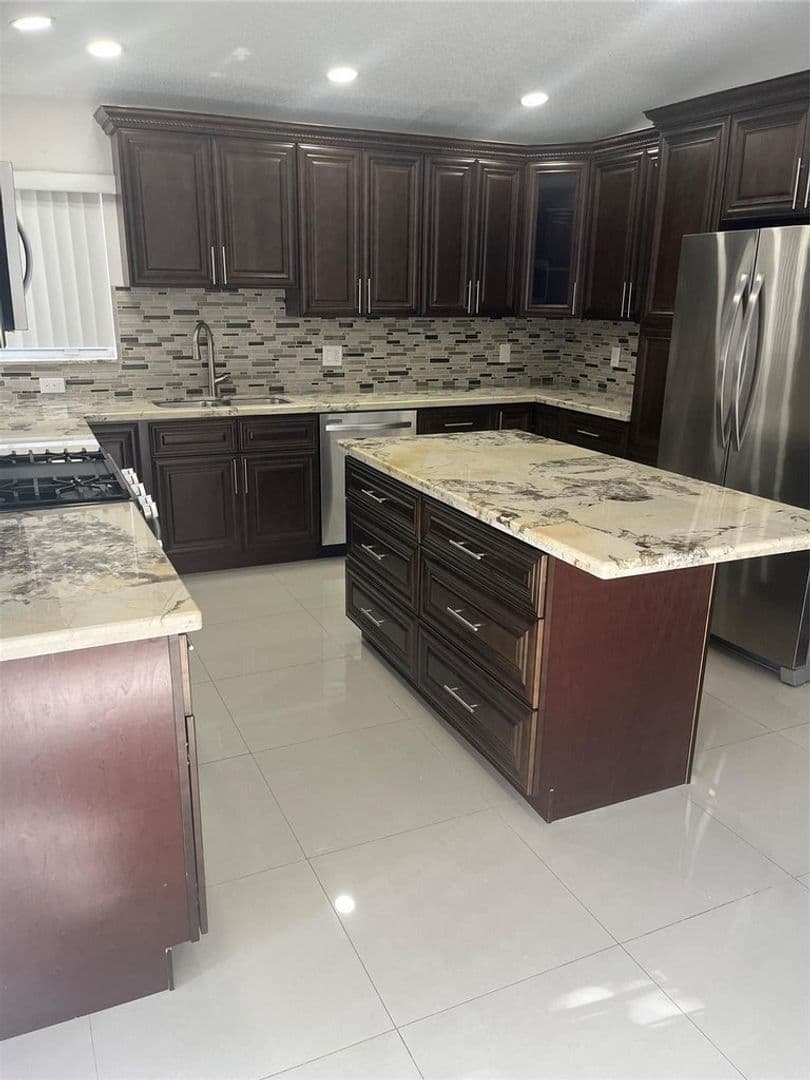 PLANTATION House: 13412 NW 5TH PL #13412