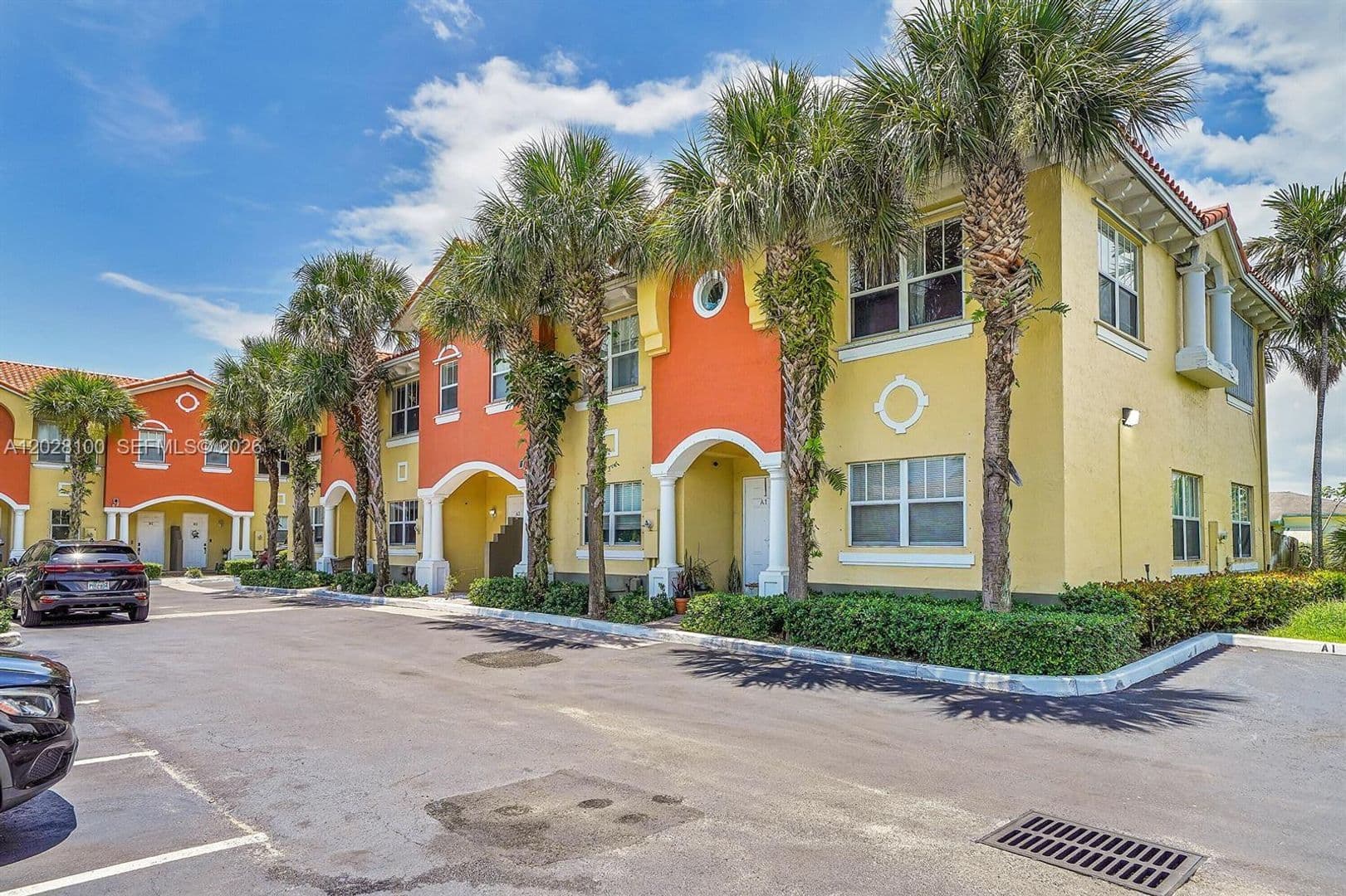 HOLLYWOOD House: 2620 PIERCE ST #TOWNHOUSE A3