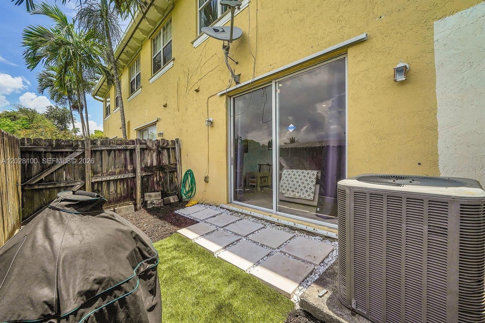 HOLLYWOOD House: 2620 PIERCE ST #TOWNHOUSE A3