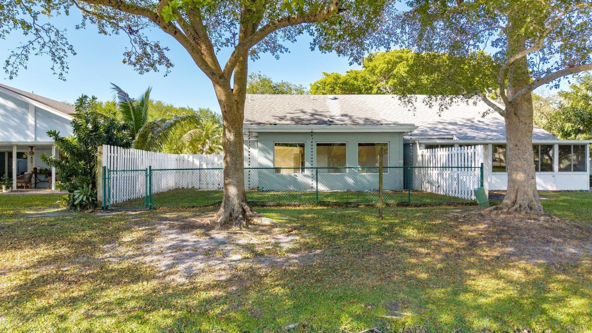 DAVIE House: 11110 SW 9TH PL