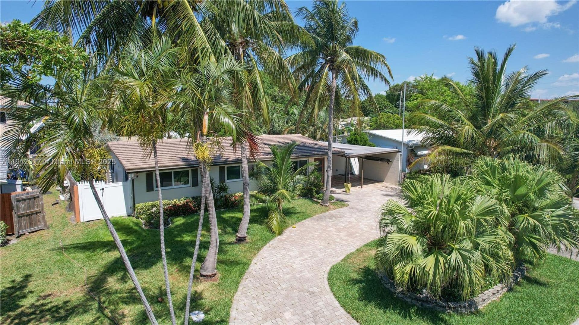 POMPANO BEACH House: 1311 NE 26TH TER #1311