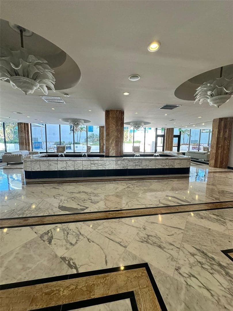 HOLLYWOOD House: 2751 S OCEAN DR #APT 508S