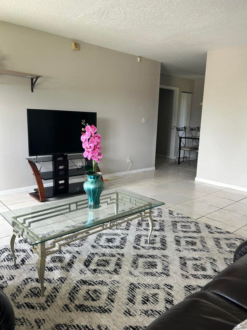 BOYNTON BEACH House: 806 NW 1ST ST