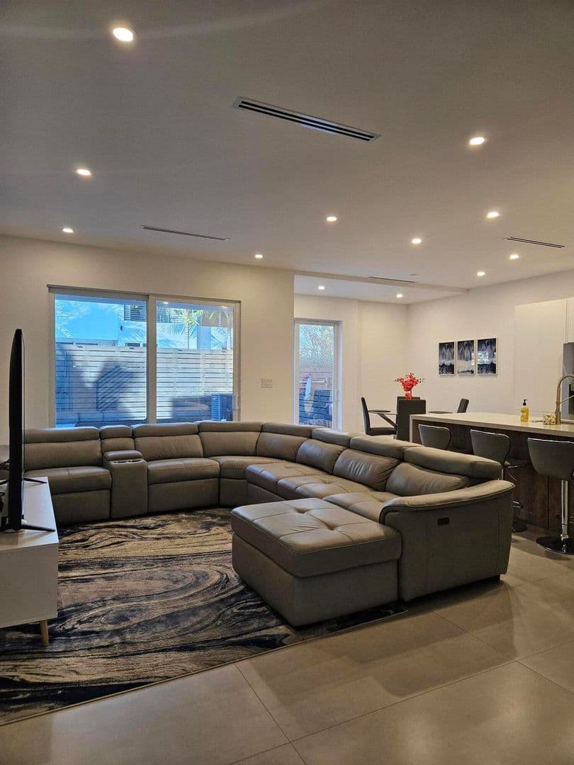 POMPANO BEACH House: 2275 SE 7TH ST #2275