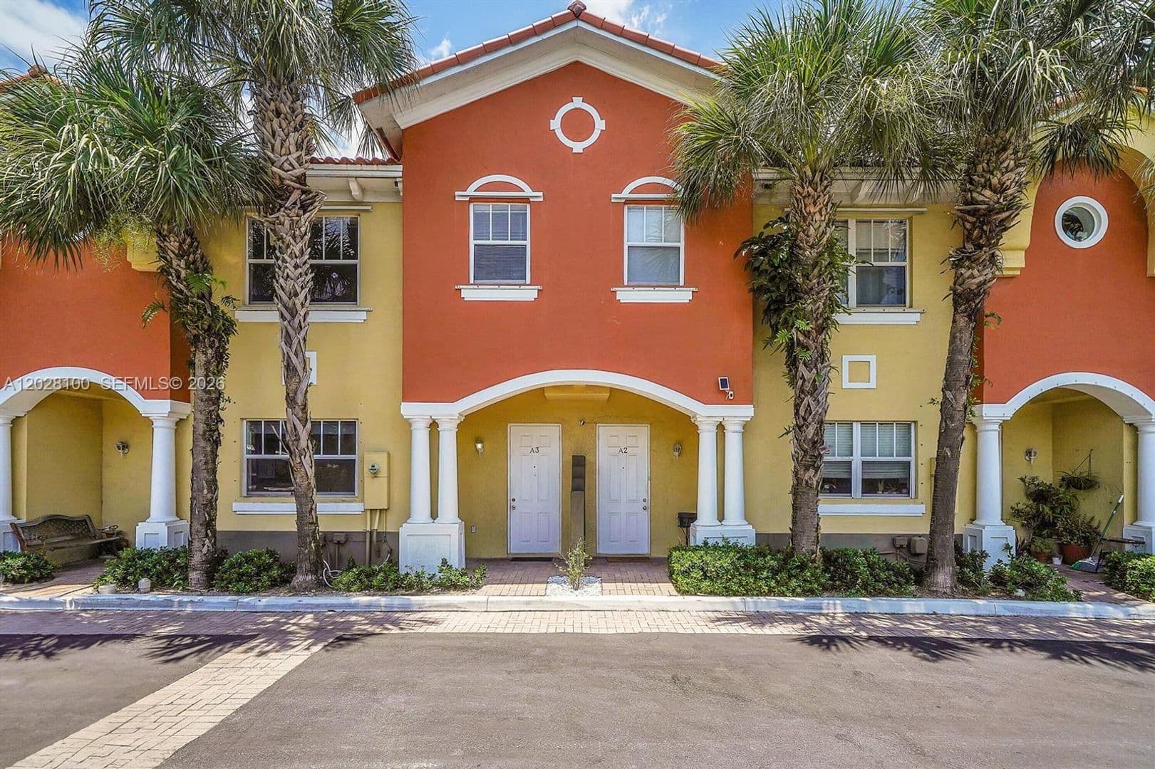 HOLLYWOOD House: 2620 PIERCE ST #TOWNHOUSE A3