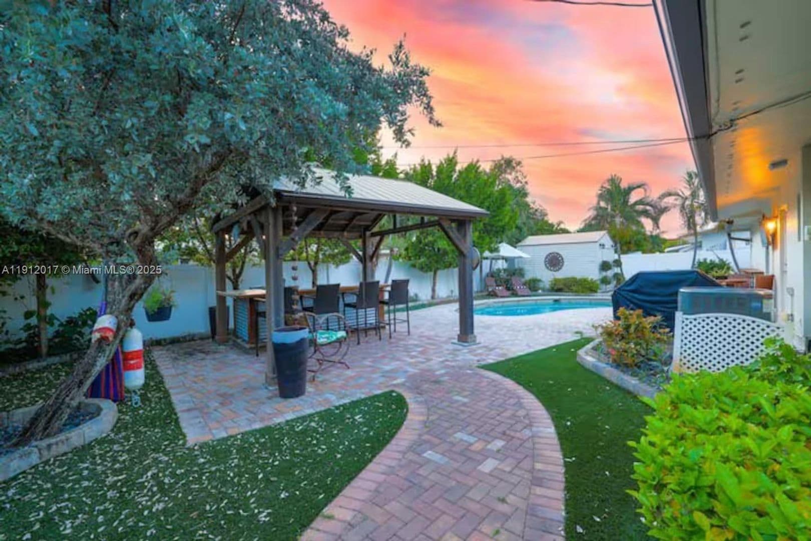 POMPANO BEACH House: 1311 NE 26TH TER #1311