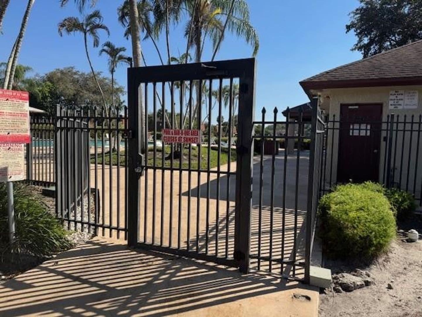 DAVIE House: 1210 SW 118TH TER #1210