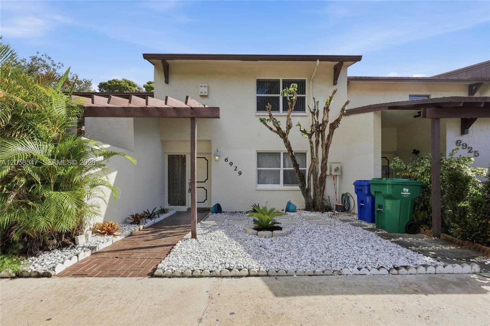 MIRAMAR House: 6929 SW 38TH ST #Townhouse 2-L